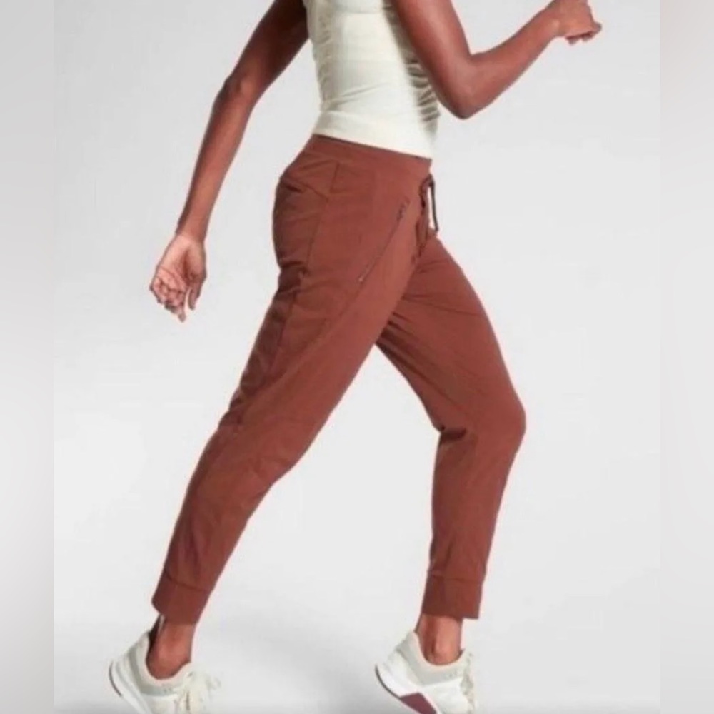 Athleta Trekkie North Joggers In Cognac Brown Size 4